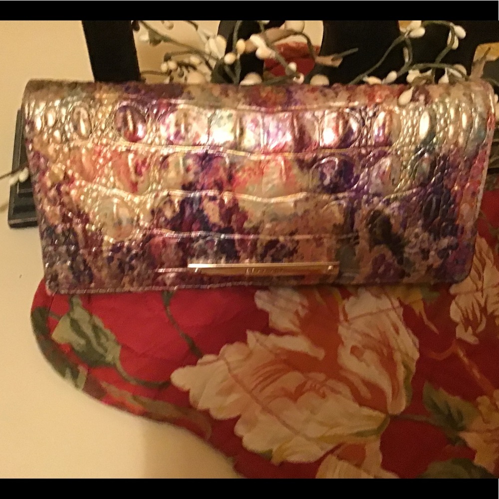 SOLD!!!!😎😎Brahmin leather wallet